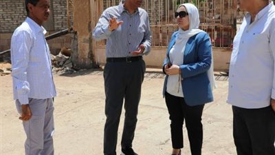 محافظ أسوان يتفقد مشروعات المسار السياحى
