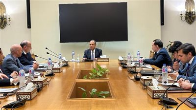 وزير الخارجية يجتمع بقيادات وأعضاء قطاع شئون الأمريكتين