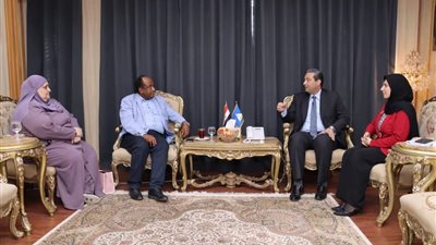 محافظ دمياط يناقش مع نائب وزير الصحة الإنتهاء من قوائم الإنتظار