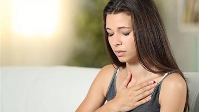 طبيبة تقدم 4 نصائح لمنع ظهور علامات التمدد على الثدي