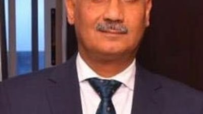 خالد يوسف رئيسا للقطاع الإقتصادى بالشحن الجوى