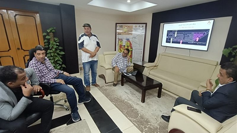 مسئولو الاسكان