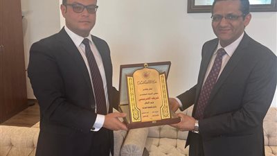 وزير الإسكان يستقبل البلشى لبحث مطالب الصحفيين