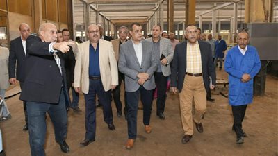 وزير الإنتاج الحربى يتفقد شركة شبرا للصناعات الهندسية