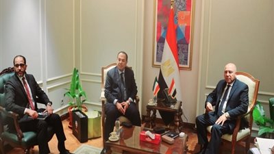 إعادة تسليم ميناء برنيس البحري تتصدر مباحثات الوزير وسفير الكويت