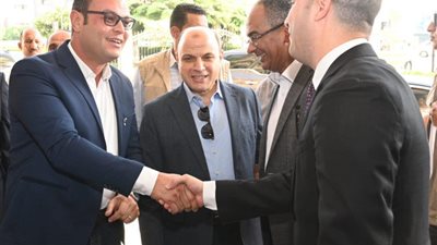 وزير الإسكان يصل كفر الشيخ لتفقد مشروعات مياه الشرب والصرف الصحى