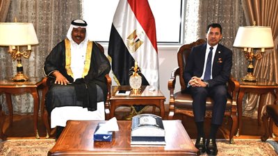 وزير الرياضة يبحث تطوير وتوسعة مضامير الهجن بالمحافظات