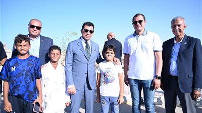 وزير الرياضة يتفقد المدينة الشبابية بسيدي عبد الرحمن