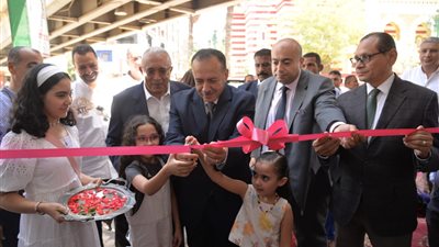 محافظ أسيوط وأمين حزب مستقبل وطن يفتتحان معرض المستلزمات المدرسية
