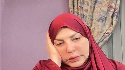 ميار الببلاوي تنهار: ابنى مريض بفيروس في المعدة ومش لاقيه الحقن