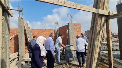 إزالة عدد من الأدوار المخالفة بأحد العقارات بالدقهلية
