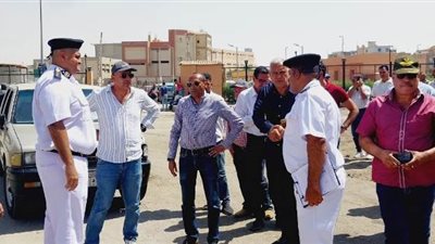 رئيس جهاز بدر يصادر 11 توك توك ويقود حملة على المخالفات.. بالصور