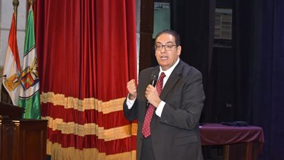 رئيس جامعة القاهرة يفتتح فعاليات معسكر قادة المستقبل حول بناء الإنسان