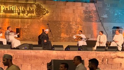 ياسين التهامي يبدأ حفله بمهرجان القلعة وسط حضور جماهيري كامل العد