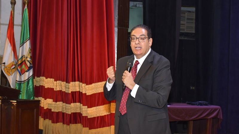 رئيس جامعة القاهرة