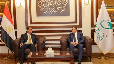 رئيس البريد يستقبل نائب وزير الخارجية للهجرة وشئون المصريين بالخارج