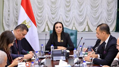 مايا مرسي توجه بالاهتمام بكبار السن وتطوير خدمات دور الرعاية