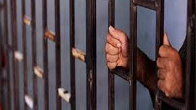 ضبط شخص انتحل صفة طبيب ونصب على الأطباء بزعم رغبته فى بيع 