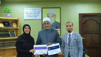 رئيس منطقة الأقصر الأزهرية يكرم مسئولى سفراء الأزهر بالمحافظة