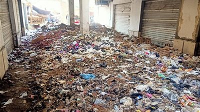 رفع المخلفات بسوق الجمعة بحي ثان ضمن مبادرة 