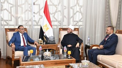 وزير الأوقاف يستقبل عميد كلية اللغة العربية بالقاهرة