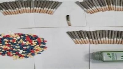 ضبط راكب بمطار سفنكس بحوزته 61 سيجارة حشيش و430 قرصا مخدرا