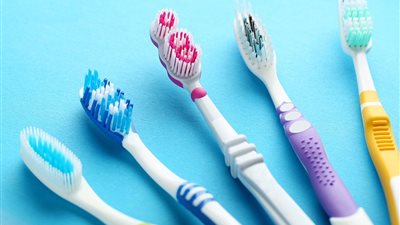 4 استخدامات مختلفة لفرشاة الأسنان