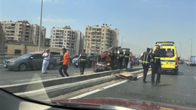 تصادم بين سيارتين على الطريق الدائرى فى منطقة المريوطية