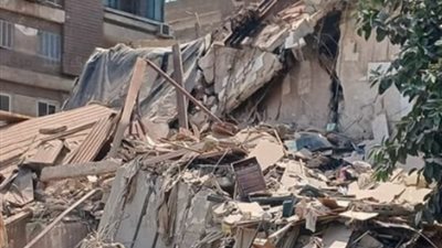 إنهيار مبنى سكني في شارع النزهة بـ 