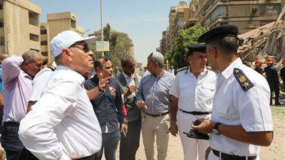 ثلاث ناجيات من العقار المنهار بحى شرق مدينة نصر ولا وجود لوفيات حتى الآن