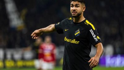 اعلامى يكشف تفاصيل انتقال الفلسطيني عمر فرج إلى الزمالك.. فيديو