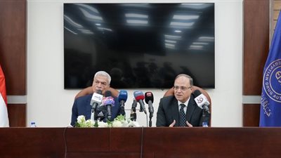 رئيسا هيئتى الدواء والشراء الموحد يعلنان مبادرةتوطين المواد الخام