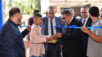 محافظ الدقهلية يفتتح معرض أهلاً مدارس بالغرفة التجارية