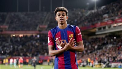 يامال ينافس إيمرى بقائمة المرشحين لأفضل لاعب شاب فى العالم