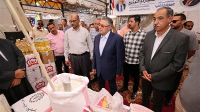 محافظ البحر الأحمر يفتتح معرض 