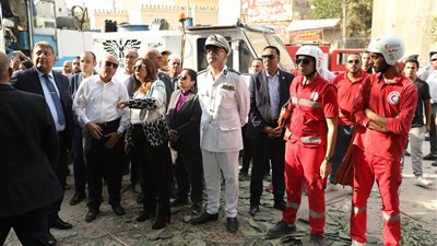 وزيرة التنمية المحلية: معدات للبحث الليلي لإنقاذ الناجين تحت أنقاض عقار مصر الجديدة