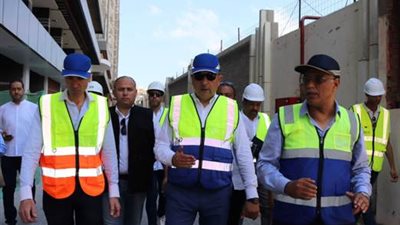 وزير قطاع الأعمال يتفقد ميدانيا مشروع 