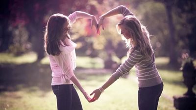 خبيرة توجه 4 نصائح لتكوين علاقات إنسانية آمنة