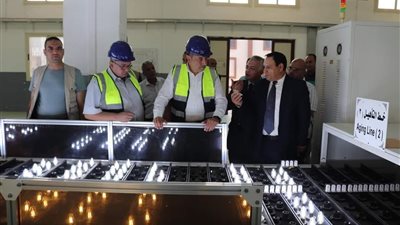 وزير قطاع الأعمال يتفقد مصانع 