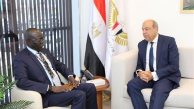 الحفني يبحث مع وزير النقل بجنوب السودان تدشين خط شحن جوى