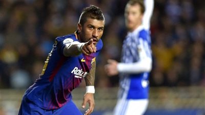 نجم برشلونة السابق يعلن الاعتزال