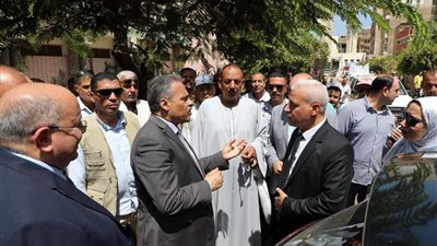محافظ الشرقيةيتفقد سيارات المواد الغذائية والخضروات والفاكهة