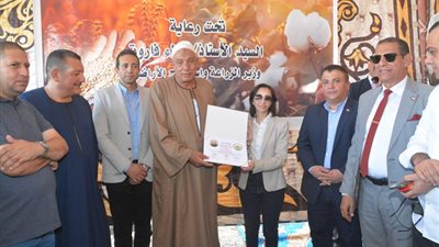 محافظ البحيرة تهنئ الفلاحين وتتفقد محطة المروة