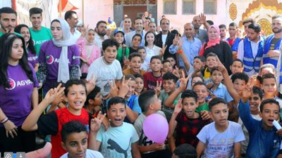 جاكلين عازرتتفقد مركز الشباب و تحيل العاملين بالجمعية للتحقيق