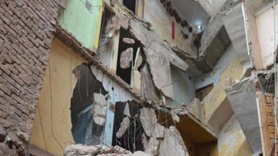 انهيار عقار سكني مكون من 4 طوابق بمنطقة الزيتون