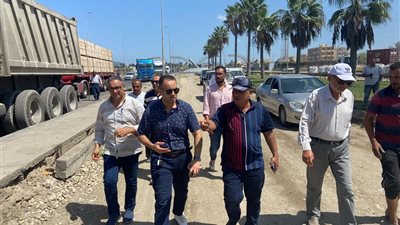 رئيس جهاز دمياط الجديدة يتفقد أعمال صيانة وتوسعات طرق الميناء