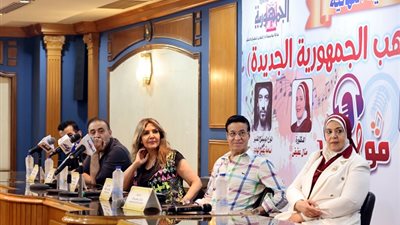 لجنة التحكيم تستمع للمتسابقين العشرين بالتصفيات النهائية لمسابقة مواهب الجمهورية الجديدة