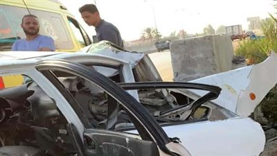 إصابة 4 من أسرة واحدة فى تصادم سيارة ملاكى بالرصيف فى قنا