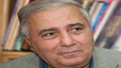 اعلام الشروق تكرم فاروق جويدة في حفل تخرج طلابها