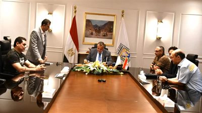 محافظ جنوب سيناء يتابع موقف سداد مستحقات الكهرباء